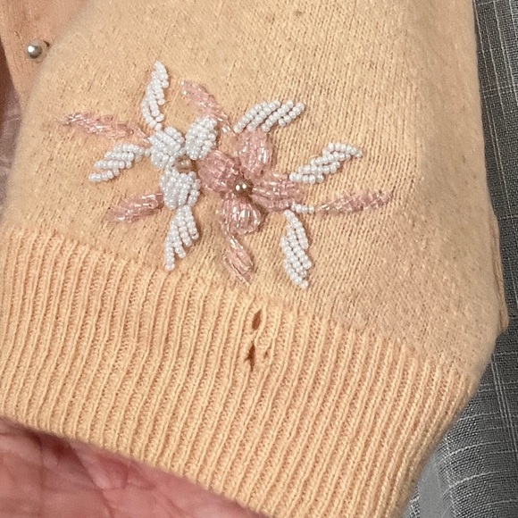Vintage 1950βs Pink/Peach Angora cashmere Beaded Cardigan w/pearl buttons - Picture 9 of 12